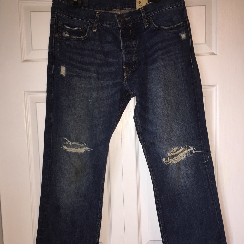 Men’s dark wash destroyed jeans